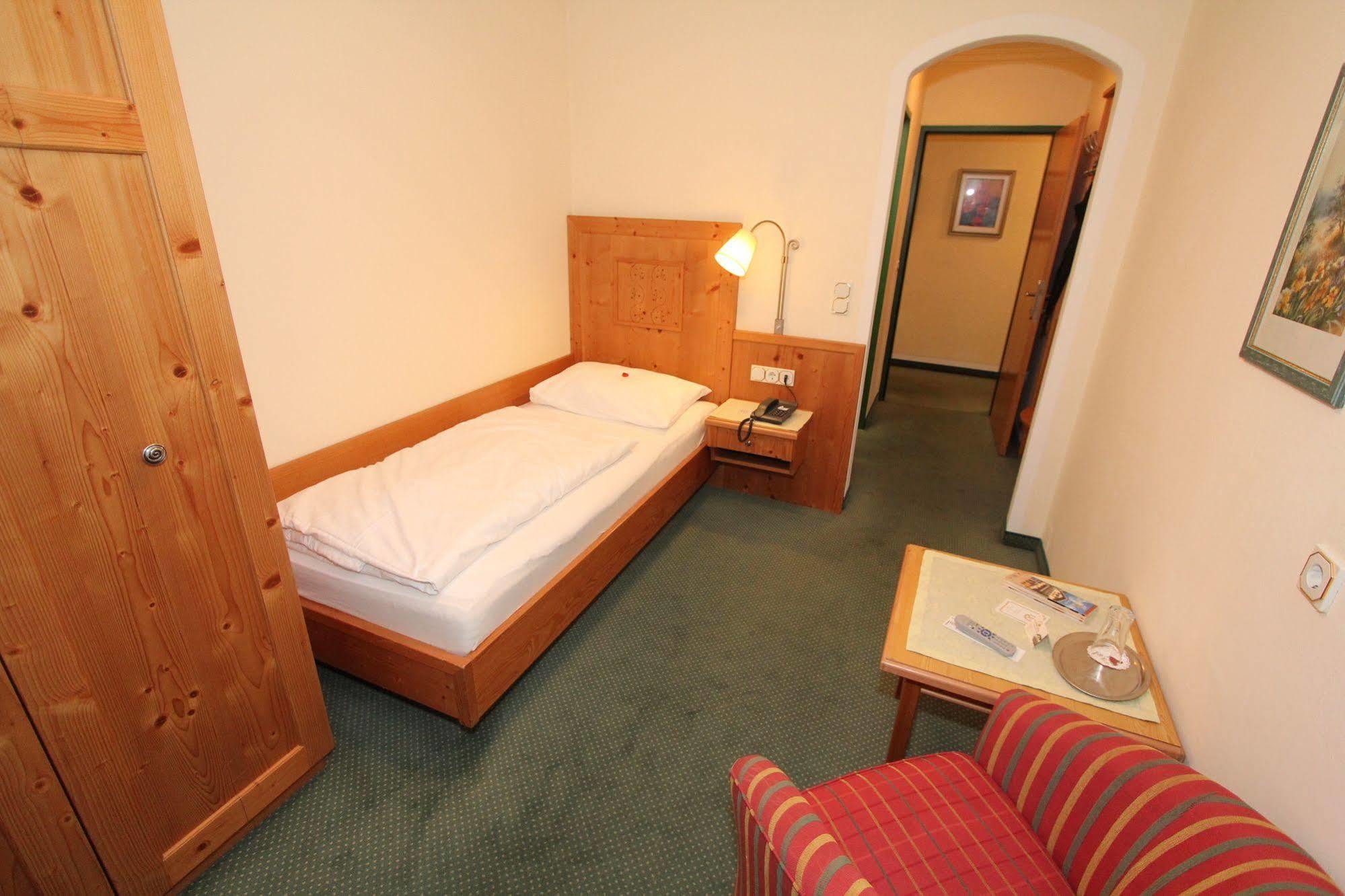 Hotel Goldener Stern อับเทเนา ภายนอก รูปภาพ