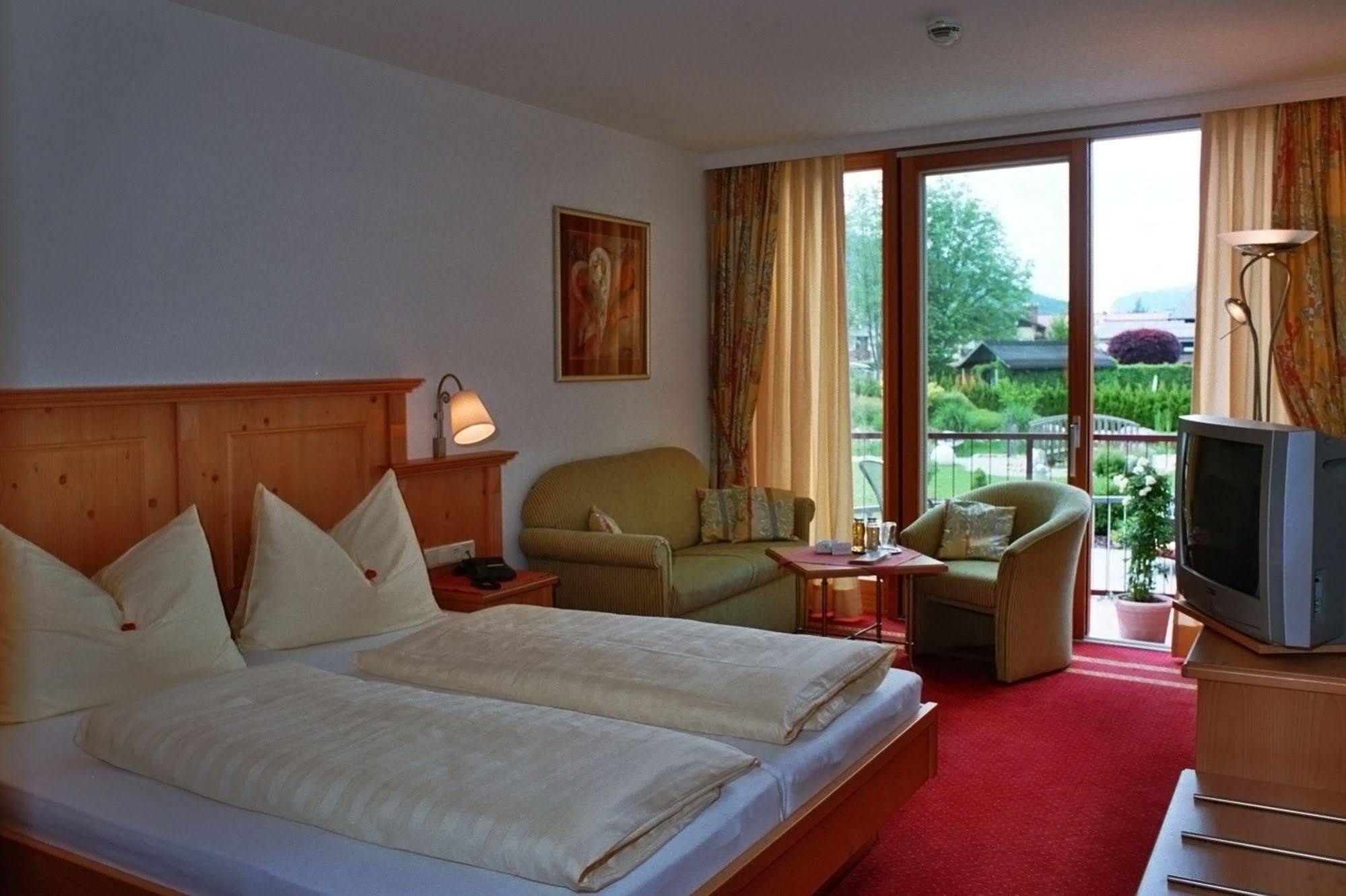 Hotel Goldener Stern อับเทเนา ภายนอก รูปภาพ